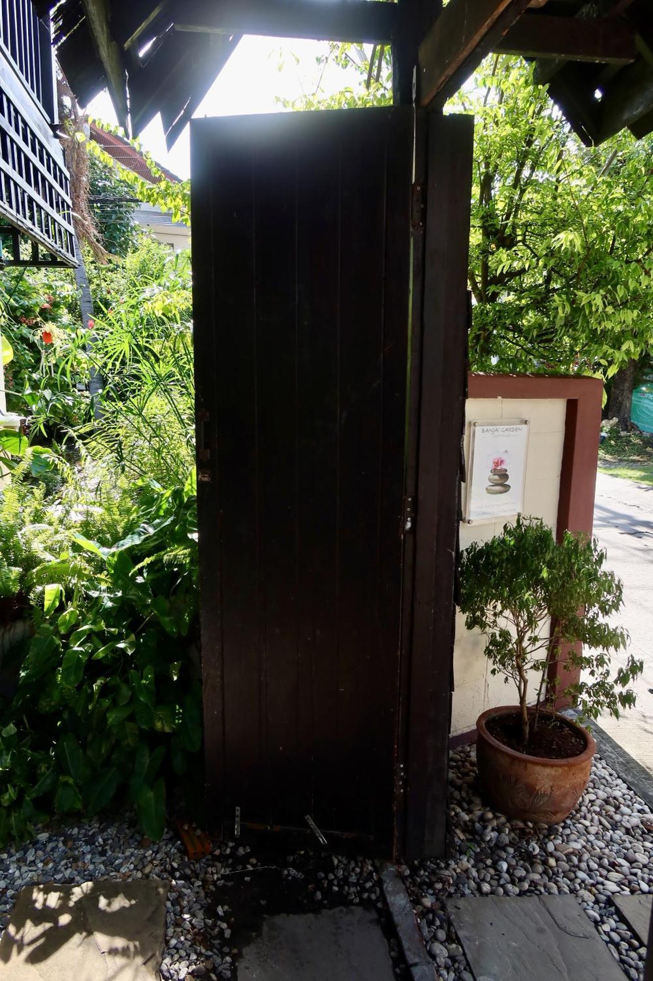 Banjai Garden Guesthouse Чиангмай Екстериор снимка